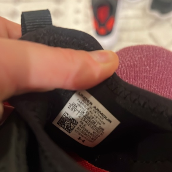 NWOT 2 pairs boys 2.5 under armor no tie sneakers - Picture 6 of 6